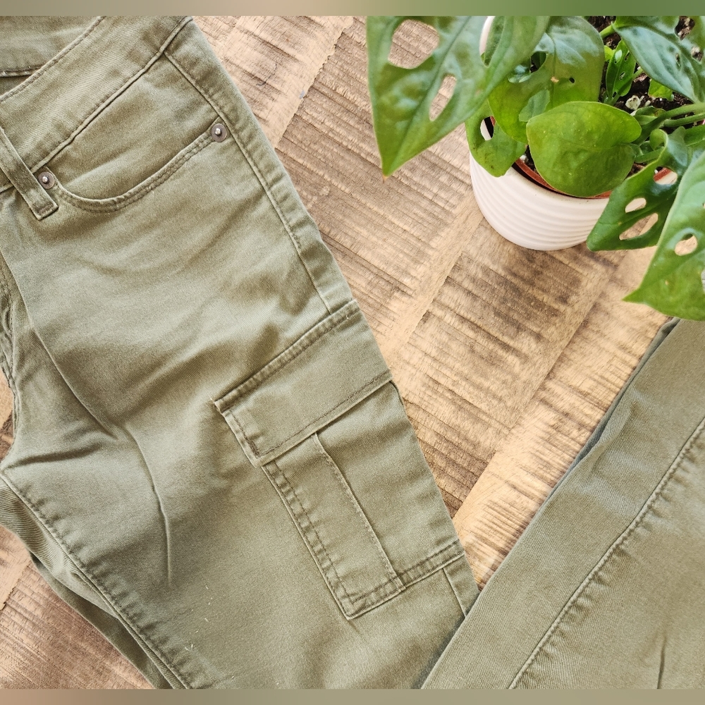 Levi's Mid Rise Skinny Cargo Jean